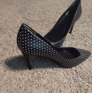 Kenneth Cole 7.5 studded pumps